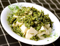 香椿拌豆腐做法 家常菜香椿拌豆腐简单做法步骤